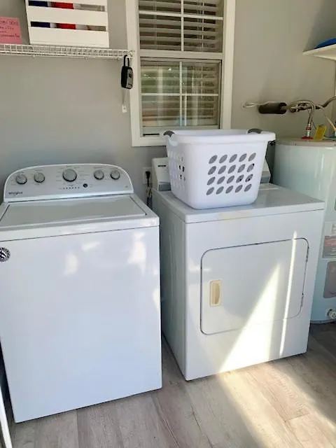 Adorable Beach Bungalow , Just Steps Away! Panama City Beach