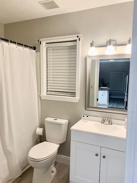 Adorable Beach Bungalow , Just Steps Away! Panama City Beach