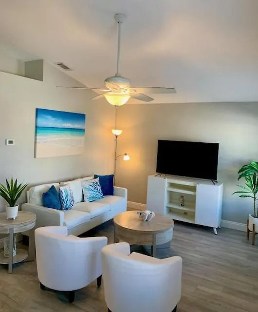 Adorable Beach Bungalow , Just Steps Away! Panama City Beach United States