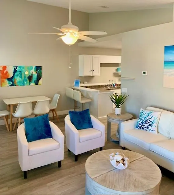 Adorable Beach Bungalow , Just Steps Away! Panama City Beach Holiday home