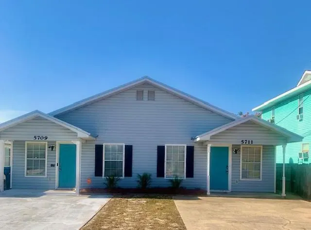 Adorable Beach Bungalow , Just Steps Away! Panama City Beach